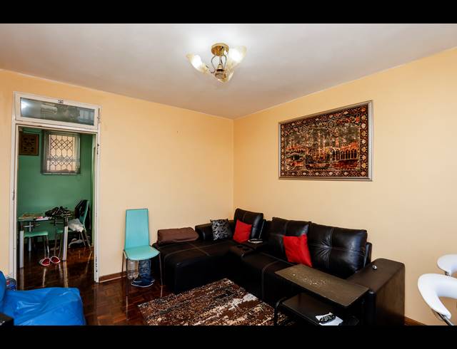 1 BEDROOM FLAT FOR SALE IN OVERPORT